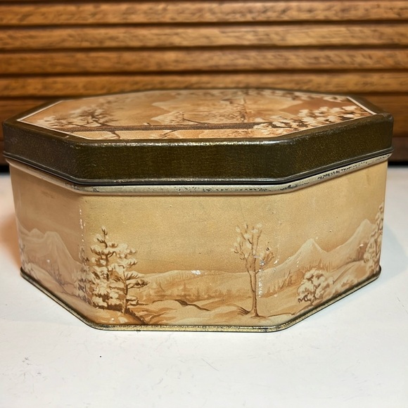 Vintage Nabisco Cookie Tin with snowy winter cabin scene 1930s-40s - Picture 7 of 12